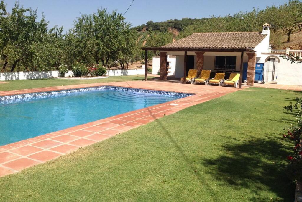 فيلا Finca Los Abetos Villanueva del Rosario المظهر الخارجي الصورة