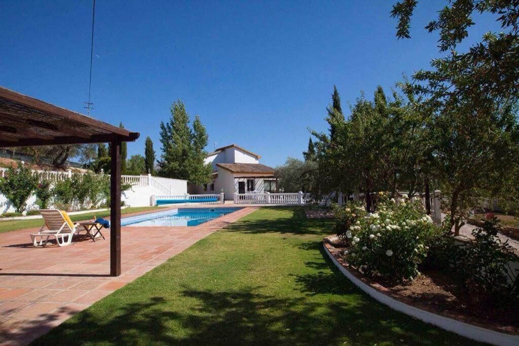 فيلا Finca Los Abetos Villanueva del Rosario المظهر الخارجي الصورة