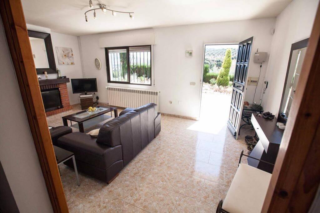 فيلا Finca Los Abetos Villanueva del Rosario المظهر الخارجي الصورة