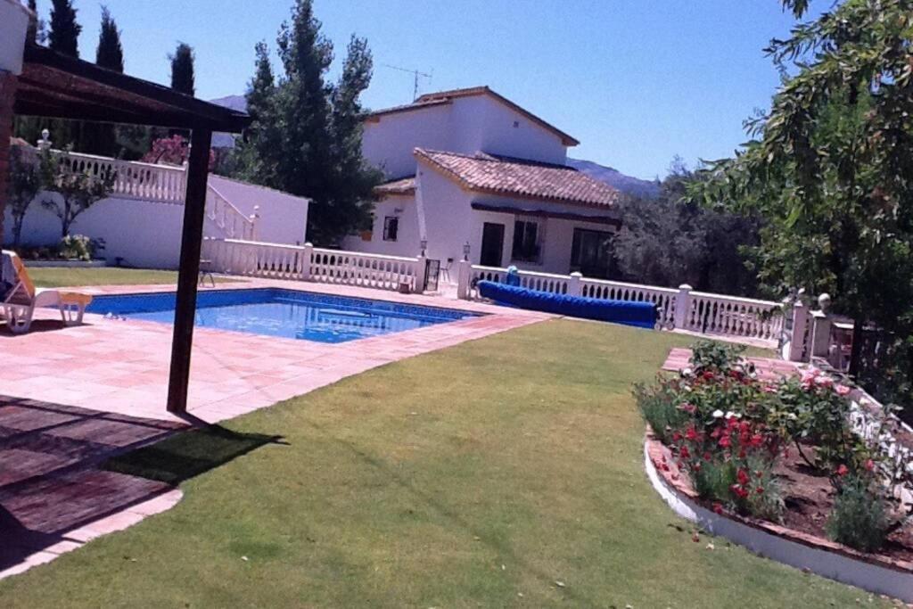 فيلا Finca Los Abetos Villanueva del Rosario المظهر الخارجي الصورة