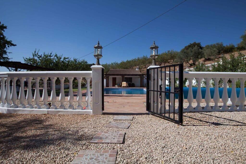 فيلا Finca Los Abetos Villanueva del Rosario المظهر الخارجي الصورة