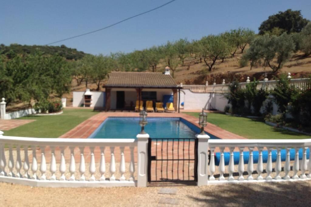 فيلا Finca Los Abetos Villanueva del Rosario المظهر الخارجي الصورة
