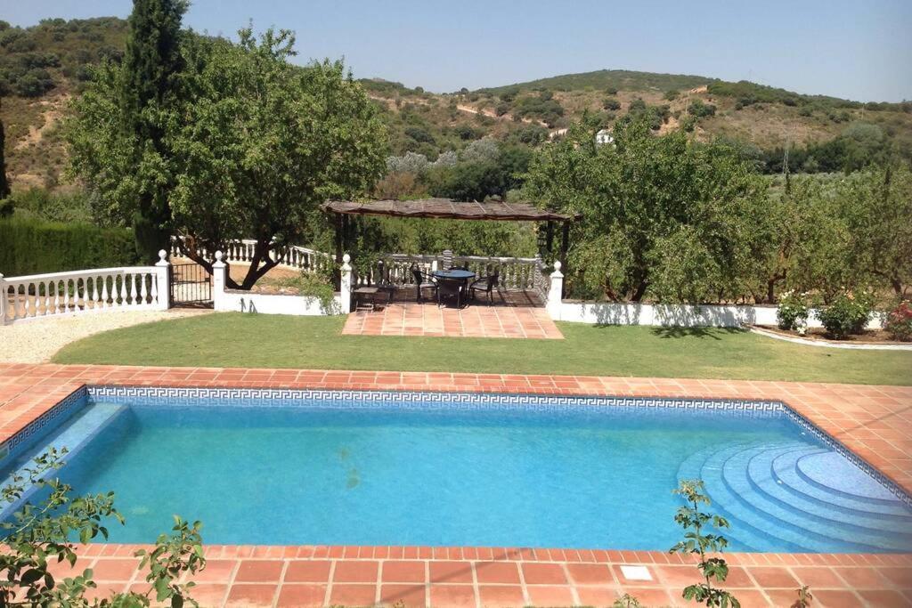 فيلا Finca Los Abetos Villanueva del Rosario المظهر الخارجي الصورة
