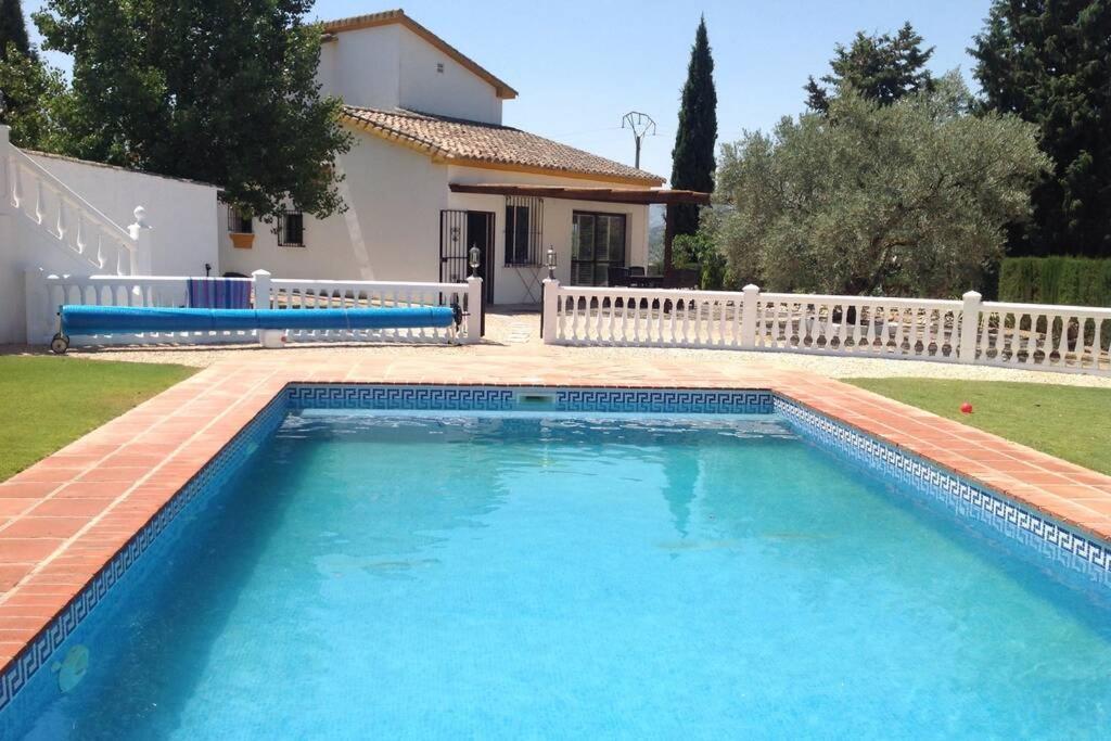 فيلا Finca Los Abetos Villanueva del Rosario المظهر الخارجي الصورة